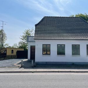 Hyggeligt Sommerhus I 耶鲁普 Exterior photo