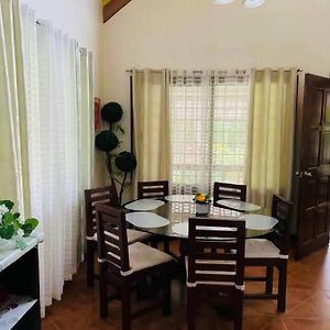 Pines Cabin Tagaytay Staycation 大雅台 Exterior photo