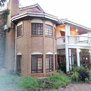 Tjibelu'S Nest Guest Home Lobatse Exterior photo