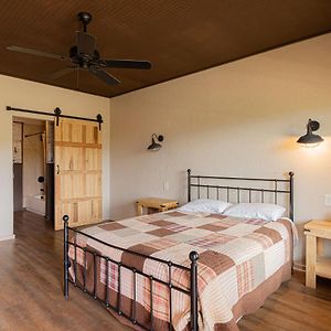 Miners Cabin #2 - One Queen Bed - Accessible Room - Private Balcony 图姆斯顿 Exterior photo