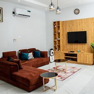 Nifewat Apartment,2 Bedroom Apartment Nice Suite With Pool, Gym,Netflix, Wifi And Sitting Out Area 阿布贾 Exterior photo
