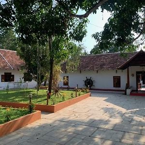 Māla Abaamtharavadu酒店 Exterior photo