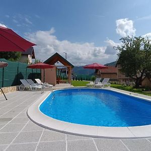 Villa Green Oasis With Pool 塞拉耶佛 Exterior photo