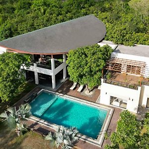 The Leaf By Stayvista - An Enchanting Escape Offering A Pool, Terrace, Lush Lawn, Contemporary Interiors, And Indoor Games 阿里巴格 Exterior photo