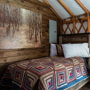ToptonCreekside Cove Luxury Yurt - Creekside Glamping With Private Hot Tub别墅 Exterior photo