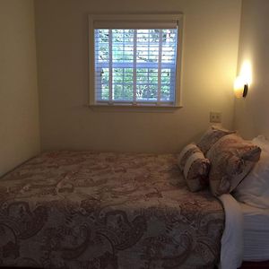 Golden Eagle Vacation Rentals - Orca Suite - Cottage #3 - Ada 特立尼达 Exterior photo