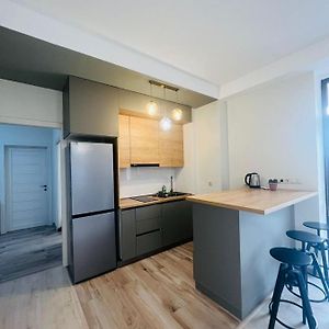 2-Bedroom Flat In A Newly Constructed Building 耶烈万 Exterior photo