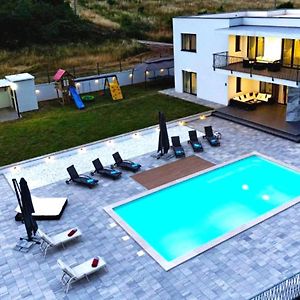 Luxury Villa Rilassante-Heated Pool,Full Privacy,Children Playground 锡尼 Exterior photo