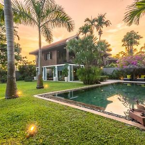 Villa Serey- Private Luxury Cambodian Style 4 Bed Pool Villa 暹粒 Exterior photo