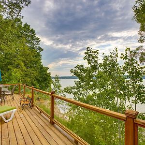 Waterfront Suttons Bay Cottage With Fire Pit! Exterior photo