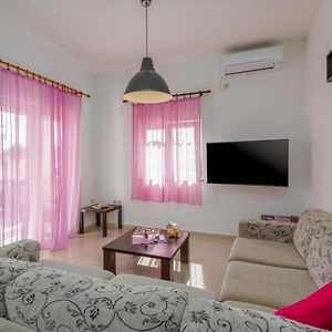 Cosy 2-Bedroom Apt "Bruno" With Terrace & Parking 普拉 Exterior photo