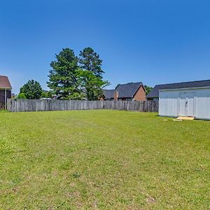 Roomy Fayetteville Home Rental With Screened Porch! Hope Mills Exterior photo