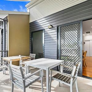 Oceans Large 3 Bedroom Townhouse In Urangan Exterior photo