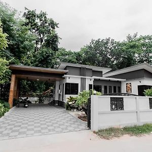 69Ying Yang House 3Br Sawankhalok别墅 Exterior photo