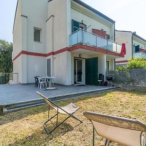 2 Bedroom Stunning Home In 瓦多利古雷 Exterior photo