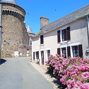 Charming Detached 2 Bedroom Ancient House In Medieval Quarter Of A Small Town In The Pays De La Loire, France 锡耶勒纪尧姆 Exterior photo