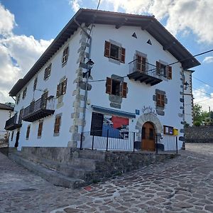 Oiz Posada De Oitz酒店 Exterior photo