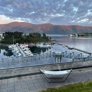 Fjord View Apartment In Alesund With Free Parking 奥勒松 Exterior photo
