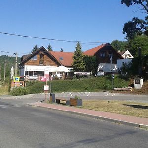 Řež 艾吉达宾馆酒店 Exterior photo