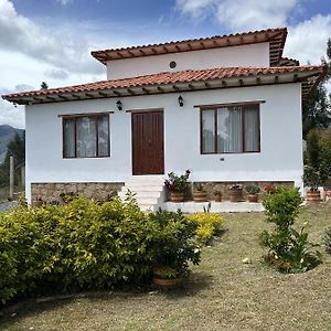 Cuatro Habitaciones En La Cabana Quinta Buenos Aires 莱瓦镇 Exterior photo