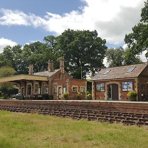 布罗姆亚德Rowden Mill Station别墅 Exterior photo