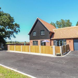 Oak Tree House, 1 Homestead Gardens Filby Exterior photo