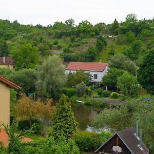 Ruhige Unterkunft Mit Einer Schonen Aussicht 兹诺伊莫 Exterior photo