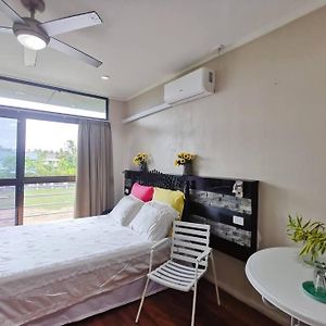 Master Bedroom In Shared Cozy River View Pool Apartment 楠迪 Exterior photo