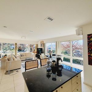 Yarralumla Sunny, Open And Comfy Home Near By A Lake And Shopping Centre Exterior photo
