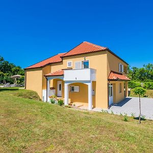 Nice Home In Vinjani Gornji With Kitchen Nenadici Exterior photo