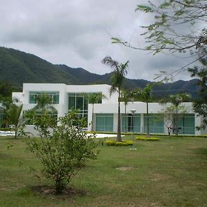 吉拉尔多特Estancia别墅 Exterior photo