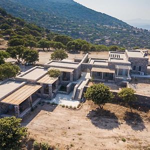 Pavlaina Complex Of Traditional Residences In Nisyros. Enjoy The Garden And The Sea View Emporeiós Exterior photo