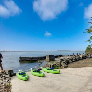 Waterfront Coos Bay Retreat With Boat Ramp, Kayaks!别墅 Exterior photo