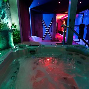 Les Secrets Rooms - Bonneval - Love Room - Spa Et Hammam Privatif Exterior photo