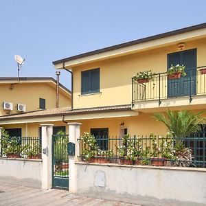 5 Bedroom Lovely Home In Melito Porto Salvo 美利托迪波尔图萨尔维 Exterior photo