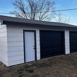 8Th Street Haven - 3 Bedroom House In Dt Hamilton Exterior photo