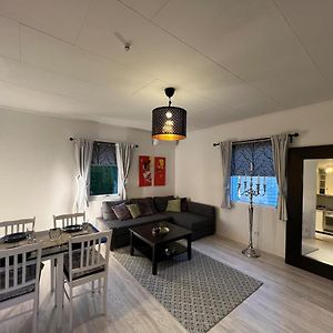 斯德哥尔摩Fresh And Cozy Little House 45Km In Taby公寓 Exterior photo