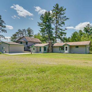 Spacious Winter Retreat With River Access And Kayaks! Exterior photo