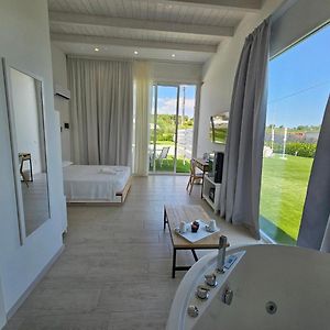 Luxury Pool Suites - Citta Bianca 佩斯卡拉 Exterior photo
