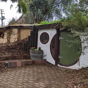 Rivendell Farmstay Hobbit Hole 坎布里奇 Exterior photo