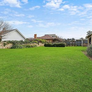 Hello Henna. A Home With A Large Secure Yard. 沃纳姆堡 Exterior photo