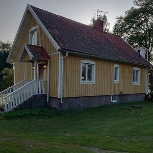 FågelmaraStalemara Gard Lilla Gula Huset Pa Landet别墅 Exterior photo