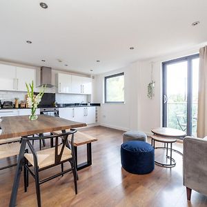 Arte Stays - 3-Bed 3-Bath Nordic Style Minimalistic Flat, Hackney Downs Station 2 Min Walk, Great Location, Parking, Weekly Or Monthly Stays, Serviced Accommodation - 6 People 伦敦 Exterior photo