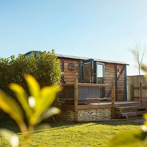 Yew Lodge - Shepherd'S Hut Railway Carriage With "Hot Tub" - Sleeps 4 - Escape Completely! 波士顿 Exterior photo