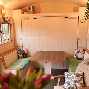 Shepherds Hut In Countryside Near Bath And 布里斯托 Exterior photo