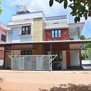 Dreams Villa Near Rajagiri Hospital Alwaye Exterior photo