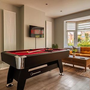 Luxury Affordable Business Stay With Pool Table 恩菲尔德 Exterior photo