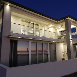 Beachfront Guesthouse Adelaide - Stunning Views Largs Exterior photo