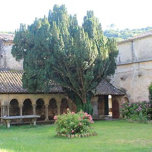 Logement Au Sein D Une Abbaye Cistercienne Saint-Martin-le-Vieil Exterior photo