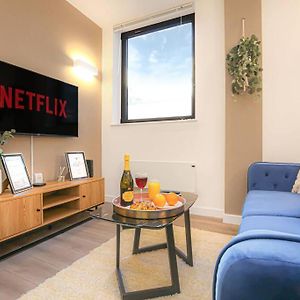 Luxury Apartment - Close To City Centre - Free Parking, Fast Wifi, Smarttv With Sky And Netflix By Yoko Property 米尔顿凯恩斯 Exterior photo